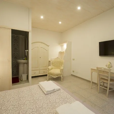 לינה וארוחת בוקר La Cutizza 4*