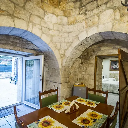 לינה וארוחת בוקר La Cutizza 4*