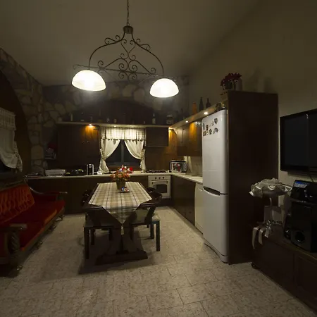 לינה וארוחת בוקר La Cutizza 4*